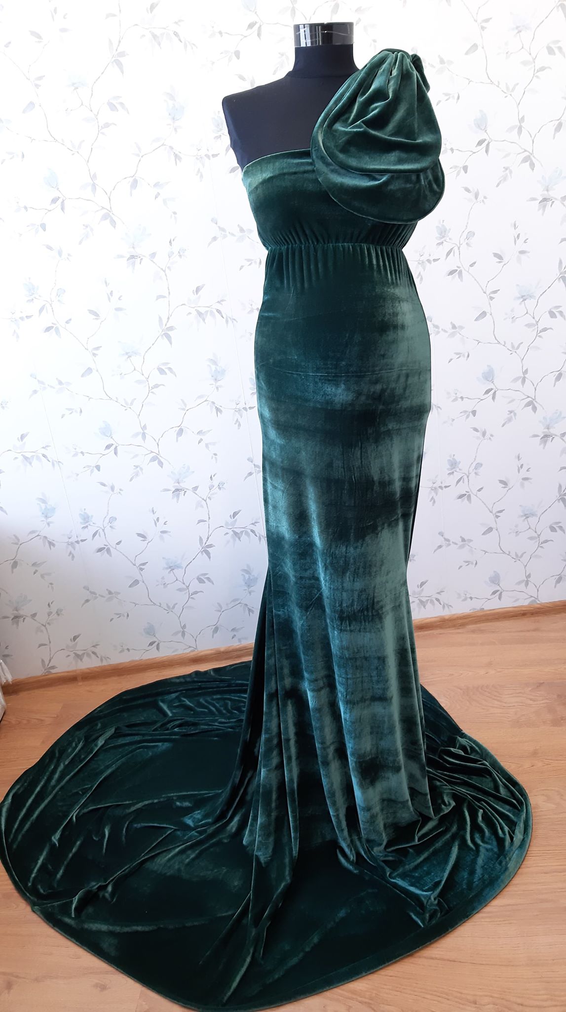 Velvet emerlad green Maternity Dress Velvet emerlad green Maternity Dress